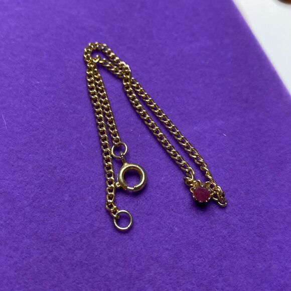 💛 Vintage Gold Plated Minimalist Ruby Bracelet - Picture 3 of 3